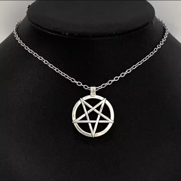 ketting pentagram zilverkleurig